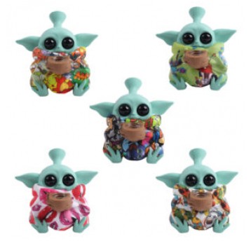 Bongo silikonowe Baby Yoda w kurtce niebiesko kolorowej